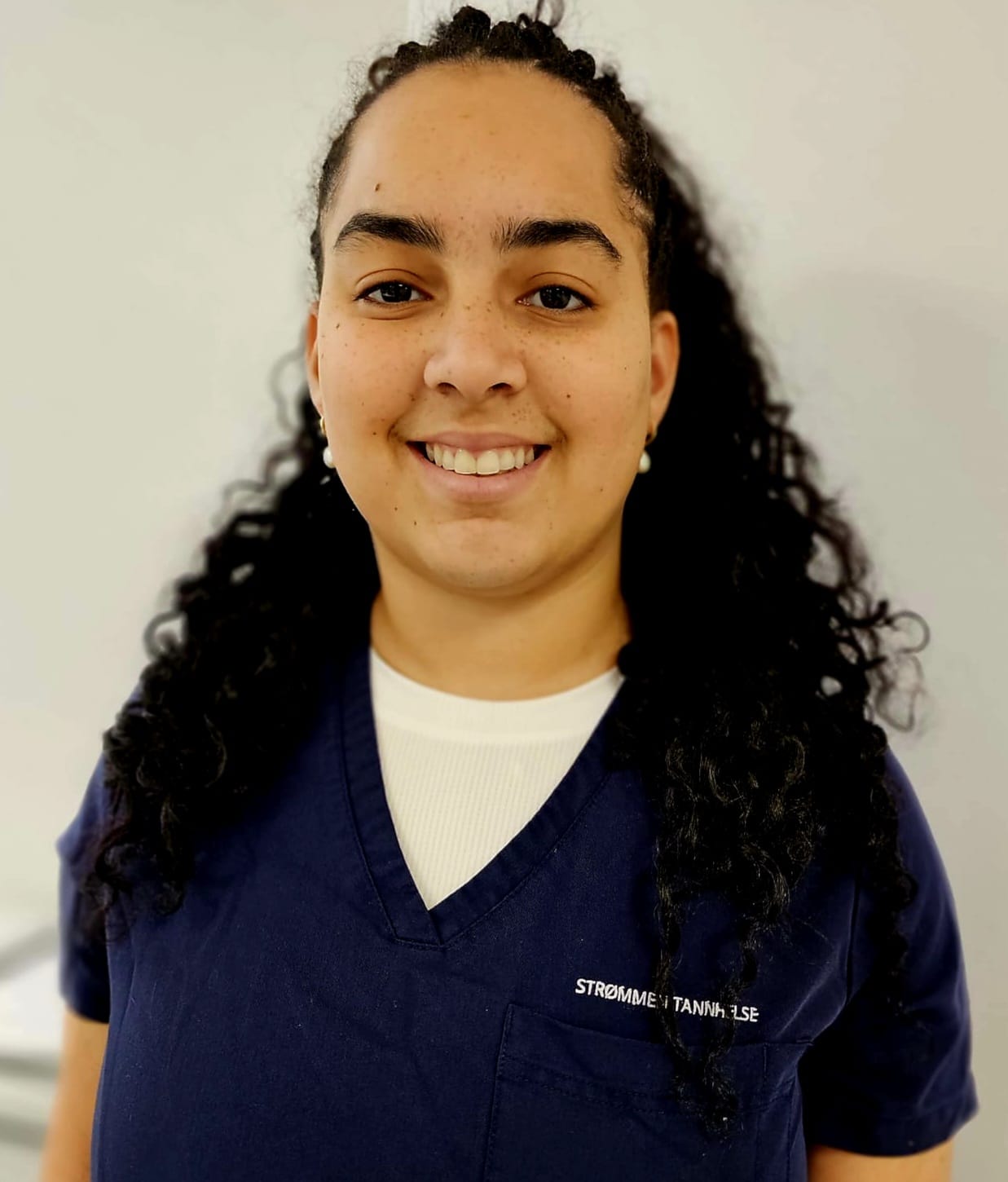 Denise Nicole P Cesar - Tannpleier (Usynlig tannregulering) - Strømmen Tannhelse