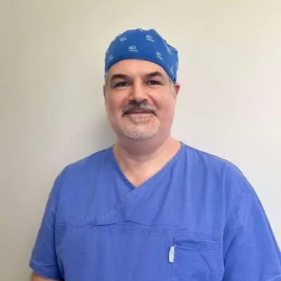 Oralkirurg Dr. Laszlo Krisztian Kalmar hos Strømmen Tannhelse